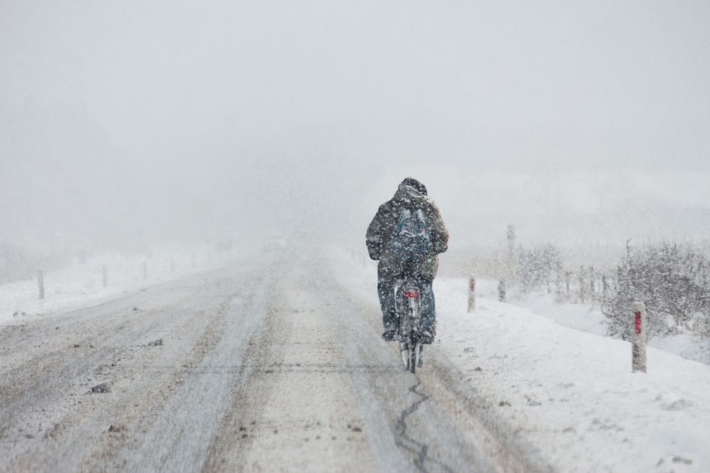 Erhöhtes Risiko im Winter – So machen sich Velofahrer im Dunkeln sichtbar
